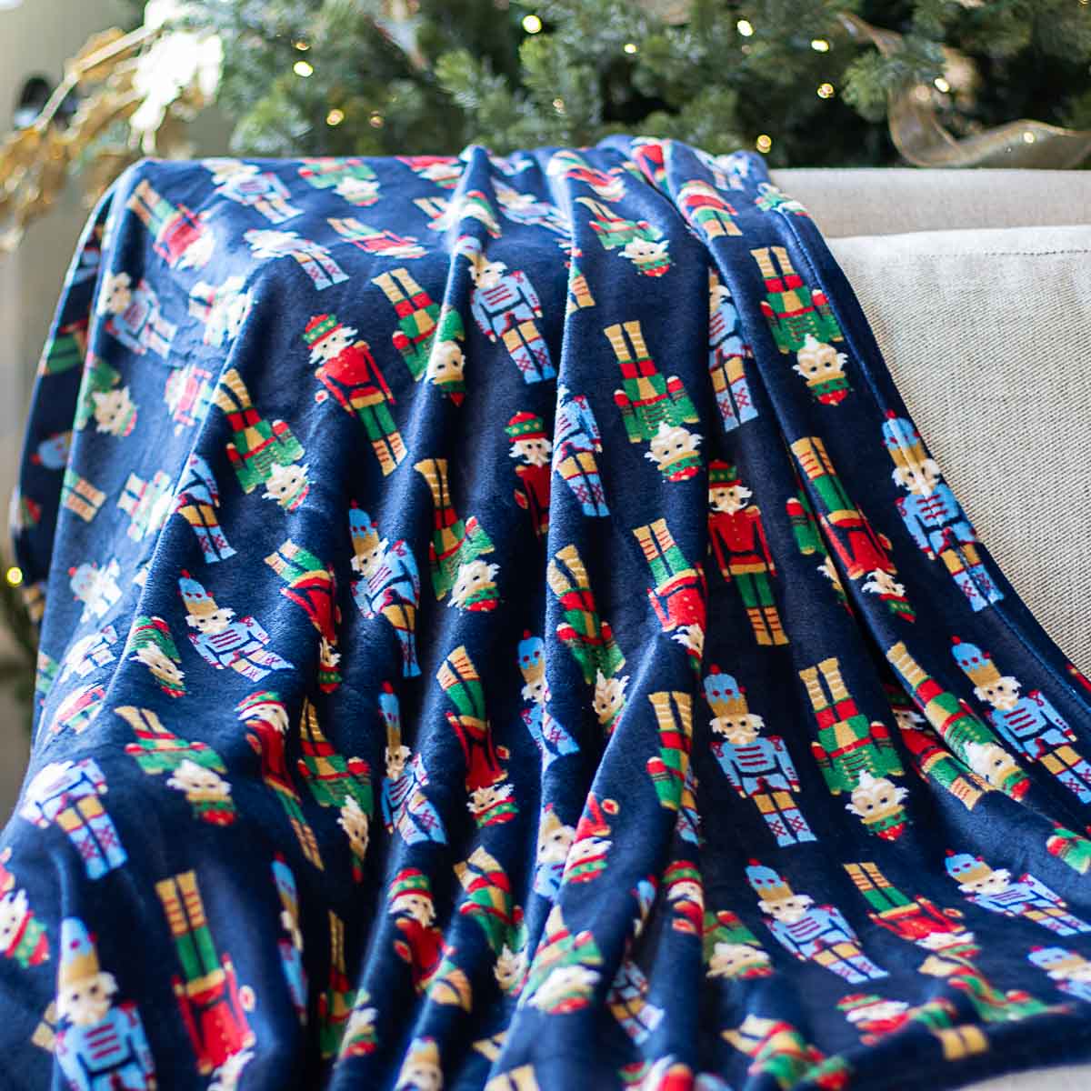 Nutcracker March Throw Navy/Multi 50x60
