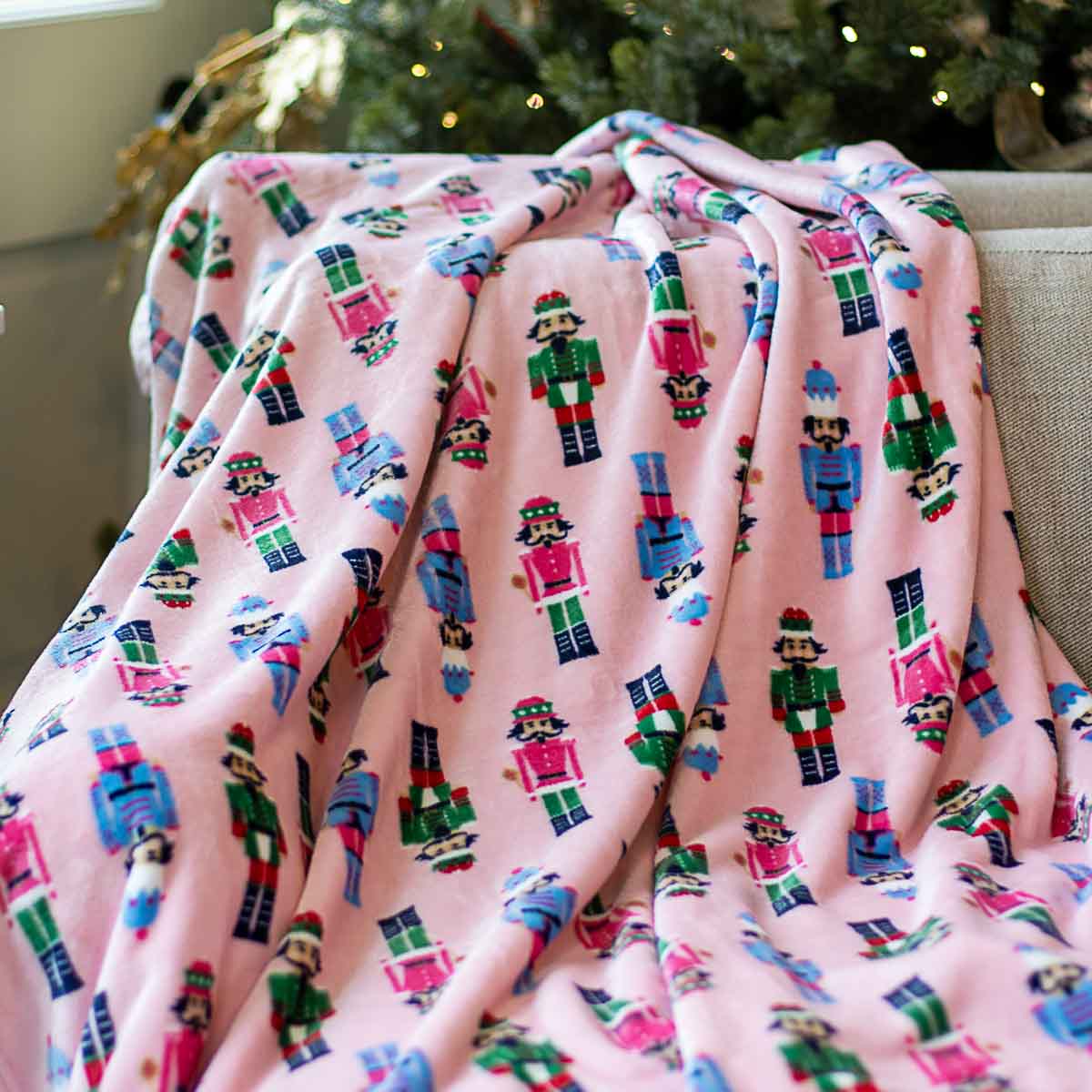 Nutcracker March Throw Pink/Multi 50x60